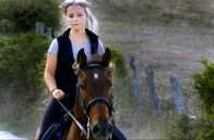 Die Pyrenäen – Die junge Veterinärärztin Teresa Etxarri in den westlichen, baskischen Pyrenäen.