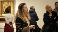 In den Uffizien – Besucherinnen in den Uffizien.
