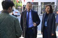 Blue Bloods - Crime Scene New York – (v.l.n.r.) Sonny Le (Alex Duong); Danny Reagan (Donnie Wahlberg); Maria Baez (Marisa Ramirez)