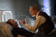The Editor – Rey Ciso (Adam Brooks, l.); Dr. Casini (Udo Kier, r.)