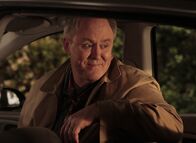 How I Met Your Mother – Barney versucht seinen Vater Jerry (John Lithgow) näher kennenzulernen und sein Familienleben etwas lustiger zu gestallten ...