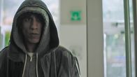 Missing Lisa – Asim (Saďd Boumazoughe) reist der Gruppe heimlich hinterher. Nach dem damaligen Streit mit Lisas Familie, hatte er keinen Kontakt mehr zu seinen Freunden.