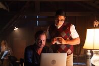 Navy CIS – Timothy McGee (Sean Murray, l.); Nick Torres (Wilmer Valderrama, r.)