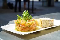 Hoagascht – Lachs Tartar am Wiener Wuerstelstand "Alles Wurscht"