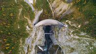 Lost Places – Der Vajont-Staudamm ist über 260 Meter hoch. Trotzdem konnte er eine Flutwelle, verursacht durch einen Erdrutsch, nicht aufhalten.