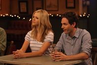 It's Always Sunny in Philadelphia – Dee Reynolds (Kaitlin Olson, l.); Dennis Reynolds (Glenn Howerton, r.)