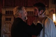 Der Basar des Schicksals – Célestin Hennion (Stéphane Guillon, l.) und Victor Meutelet (Victor Minville).