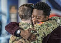 God Friended Me – (v.li.): Zach Appelman (Lt. Freemont), Brandon Micheal Hall (Miles Finer).