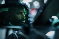 The Flight Attendant – Hartnäckiger Verfolger: Mo McRae als Benjamin Berry