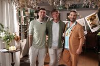 Love Hunters – Michael (l.) und Tim (M.) bekommen in der Sendung "Love Hunters" Unterstützung von Wedding Planner Eric Schroth (r.).