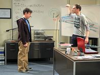 The Big Bang Theory – (v.li.) John Ross Bowie (Barry Kripke), Jim Parsons (Sheldon Cooper).