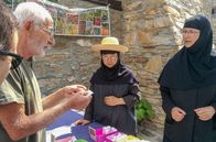 GEO Reportage – Einmal im Jahr öffnet das Kloster seine Tore, um Samen aus selbst gezogenem Gemüse an Interessenten zu verteilen. Pflanzenfreunde dürfen auch ihre eigenen mitbringen, um sie zu tauschen.