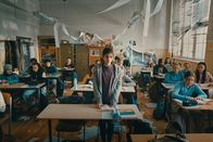 Sieger sein – Die elfjährige Mona (Dileyla Agirman) ist mit ihrer kurdischen Familie aus Syrien geflüchtet und kommt auf eine Schule im Berliner Wedding.