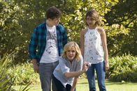 Modern Family – L-R: Luke Dunphy (Nolan Gould), Claire Dunphy (Julie Bowen), Haley Dunphy (Sarah Hyland)