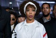 Whitney Houston: I Wanna Dance with Somebody – Whitney Houston (Naomi Ackie)