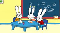 Simon – In der Schule beobachten Ferdinand (l.) und Simon (r.), wie sich Lou plötzlich kratzen muss. Wie sich herausstellt, hat Lou Läuse.
