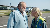 Die Küstenpiloten – Swantje (Nadine Boske) ist sauer auf ihren Vater Hauke (Jan-Gregor Kremp).; ARD Degeto DIE KÜSTENPILOTEN - KLEINE SCHWESTER, GROSSER BRUDER Uhr im ERSTEN. Swantje (Nadine Boske) ist sauer auf ihren Vater Hauke (Jan-Gregor Kremp).