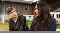 Frühling – Verstehen sich auf Anhieb: Valentin Just als Theo Neumeister, Simone Thomalla als Katja Baumann