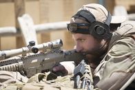 American Sniper – Den Feind immer Visier: der erfolgreichste Scharfschütze aller Zeiten, Chris Kyle (Bradley Cooper) ...
