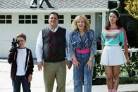 The Goldbergs – (v.li.) Sean Giambrone (Adam Goldberg), Jeff Garlin (Murray Goldberg), Wendi McLendon-Covey (Beverly Goldberg), Hayley Orrantia (Erica Goldberg).