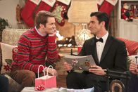 The McCarthys – Ronny McCarthy (Tyler Ritter, l.); Maurice (Gilles Marini, r.)