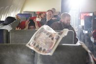 Mayday - Alarm im Cockpit – Reeve Aleutain Airways Flug 8 befindet sich in einer Höhe von fast 18.000 Fuß über dem Pazifik auf dem Weg nach Seattle, Washington. Plötzlich löst sich einer der 4 Propeller des Flugzeugs und reißt ein Loch in den Rumpf. Die daraus resultierende Dekompression verursacht ein Chaos in der Kabine und erschwert den Passagieren das Atmen.