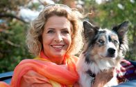 Unterwegs mit Elsa – Elsa (Michaela May) bricht zusammen mit ihrem Hund „Herr Schmidt“ nach Istrien auf.