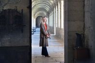 Der innere Winter – Nathalie (Audrey Fleurot) schleicht durch das rumänische Waisenhaus und schaut sich um. Ganz wohl zumute ist ihr nicht.