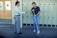 Malcolm mittendrin – L-R: Lionel Herkabe (Chris Eigeman), Hal (Bryan Cranston)