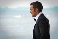 Hawaii Five-0 – Kurz vor der Hochzeit von Kono und Adam findet Steve (Alex O'Loughlin) gemeinsam mit seinem Team heraus, dass sich auf der Insel eine gestohlene Atombombe befindet, die bald gezündet werden soll. Ein Wettlauf mit der Zeit beginnt ...