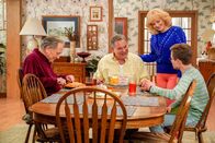 The Goldbergs – L-R: Albert 'Pops' Solomon (George Segal), Murray Goldberg (Jeff Garlin), Beverly Goldberg (Wendi McLendon-Covey) and Adam Goldberg (Sean Giambrone)
