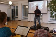 Signes – Joel Toggenburger an einem Musikworkshop