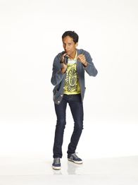 Community – (2. Staffel) - Mit in der Lerngruppe: der etwas schräge Abed Nadir (Danny Pudi) ...