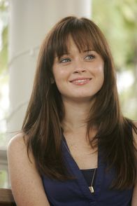 Gilmore Girls – Rory (Alexis Bledel) verbringt ihre Semesterferien alleine in Stars Hollow, anstatt mit ihrem Freund Logan nach Asien zu reisen ...