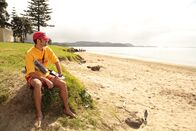 Geheimakte Wildnis – Auckland, New Zealand - David Jenkinson patrolling an Auckland beach.