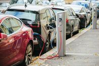 Mit offenen Karten – Noch in diesem Jahrzehnt soll im Verkehrssektor fast die Hälfte des CO2-Ausstoßes eingespart werden. Doch mit dem E-Auto ist es nicht getan. Elektrische Gemeinschaftsautos, kostenloser öffentlicher Bus- und Bahnverkehr, autofreie Städte _ die ARD-Themenwoche 2020 stellt die Zukunftsfrage: "Wie wollen wir leben?". Die ZuschauerInnen sind aufgerufen sich aktiv zu beteiligen und ihre Ideen vorzustellen!