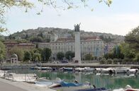Stadt Land Kunst – Zwischen Bergen und Meer liegt die kroatische Hafenstadt Rijeka, deren Architektur italienische, österreichische und jugoslawische Einflüsse vereint.
