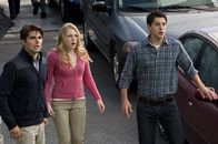 Final Destination 5 – (v.l.n.r.) Peter (Miles Fisher); Molly (Emma Bell); Sam (Nicholas D'Agosto)