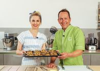 Silvia kocht – Silvia Schneider, Backprofi Christian Ofner („Bio Dinkelvollkornlaibchen“).