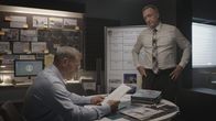 Mayday - Alarm im Cockpit – REENACTMENT - Bei der Überprüfung der Bewerbung des Ersten Offiziers Conrad Aska bei Atlas Air stellen die Ermittler fest, dass er die Fluggesellschaft getäuscht hat, indem er seine nicht bestandenen Prüfungen und Höherstufungen verschwiegen und behauptet hat, die Lücken seien entstanden, weil er auf dem College war. (Cineflix 2022)