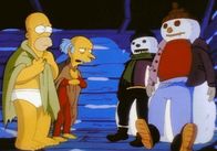 Die Simpsons – Um nicht so allein zu sein, bauen sich Burns und Homer Gestalten aus Schnee.