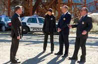 CSI: Vegas – (v.re.) Capt. Brass (Paul Guilfoyle), Conrad Ecklie (Marc Vann) und Catherine (Marg Helgenberger) konfrontieren Detective Lucas Martin (Louis Herthum), den damaligen Ermittler im Mordfall Tolsom, mit ihrem Verdacht.