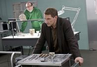 Tatort – SWR Fernsehen TATORT, "Das erste Opfer" Uhr. Thorsten Lannert (Richy Müller) fragt sich, was seine beiden aktuellen Fälle miteinander verbindet. Gerichtsmediziner Dr. Vogt (Jürgen Hartmann) hat ihn darauf aufmerksam gemacht, dass der Mörder seine Opfer offensichtlich absichtlich langsam verbluten ließ, damit sie im Todeskampf über den Grund für den Mord nachdenken konnten.