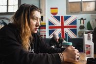 rec. – Anna: Die 24-jährige Anna ist in die Sucht geboren.