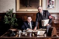 Komplizen des Bösen – Martin Bormann (Jonathon Michaels, l.)