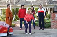 The Goldbergs – L-R: Murray Goldberg (Jeff Garlin), Barry Goldberg (Troy Gentile), Beverly Goldberg (Wendi McLendon-Covey), Erica Goldberg (Hayley Orrantia), Albert 'Pops' Solomon (George Segal).