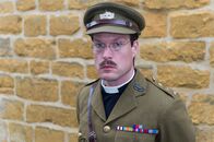 Father Brown – Hat Captain Flynn (John Light) seine Hände im Fall des blauen Kreuzes im Spiel?