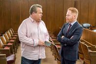 Modern Family – L-R: Cameron Tucker (Eric Stonestreet), Mitchell Pritchett (Jesse Tyler Ferguson)