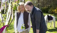 Ich will ein Kind von Dir – Philipps Eltern Hella (Maren Kroymann) und Ulf (Michael Wittenborn) wünschen sich ein Enkelkind.