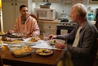Bless This Mess – Brandon (Langston Kerman, l.); Rudy (Ed Begley jr., r.)